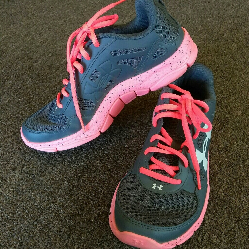 Under Armour Micro G Engage running shoes (size 7)